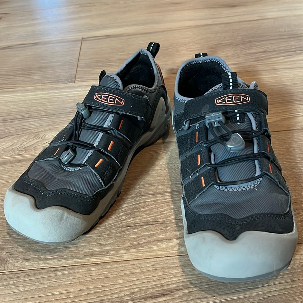 Keen Notch Hollow sneakers size 5